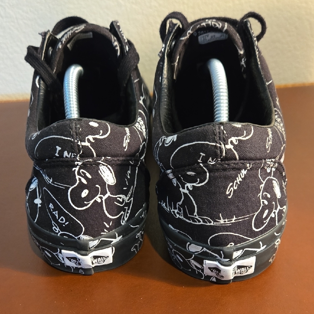 Vintage Vans Black and White 2017 Peanuts Cartoon Print Sneakers - Picture 6 of 10